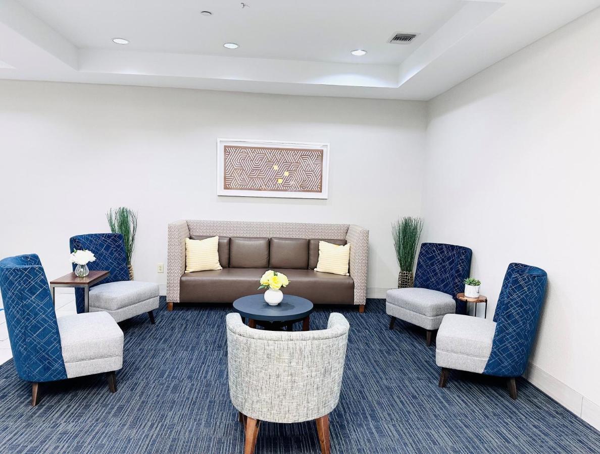 Holiday Inn Express & Suites Houston East - Baytown, An Ihg Hotel Екстер'єр фото