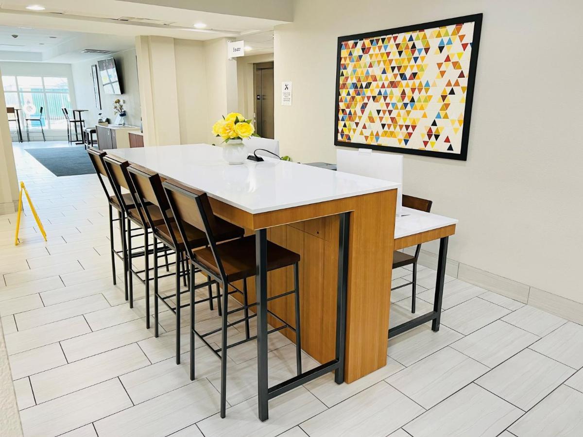 Holiday Inn Express & Suites Houston East - Baytown, An Ihg Hotel Екстер'єр фото
