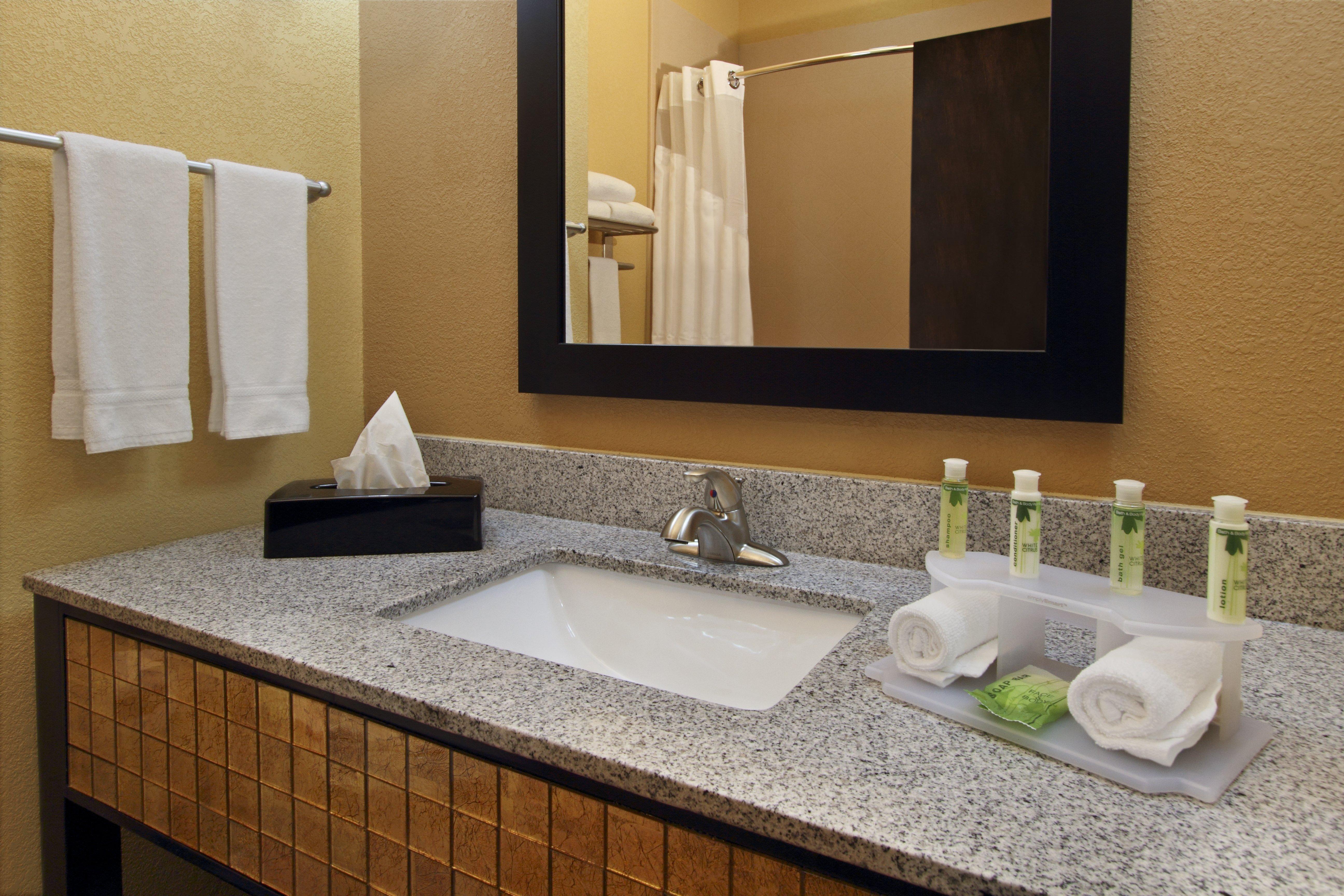 Holiday Inn Express & Suites Houston East - Baytown, An Ihg Hotel Екстер'єр фото